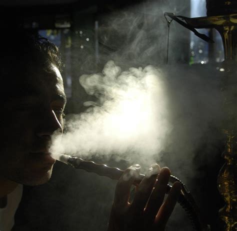 Versto Gegen Auflagen Personen Feiern Im Shisha Keller Welt