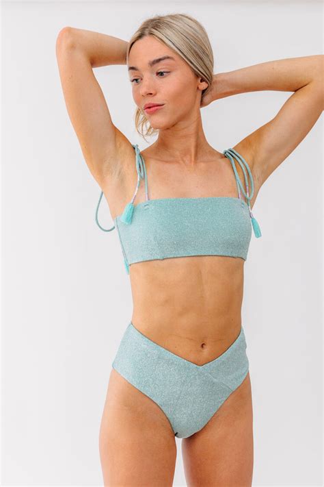 6 Hot Sexy Luna Ki Bikini Pics