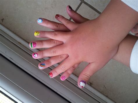 Kawaii Nail Art: August 2012