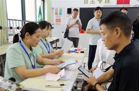 线下报名仅占3成！直击郑州市区小学入学报名现场腾讯新闻