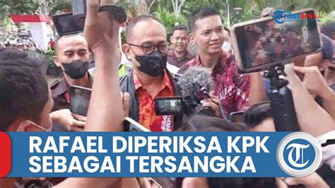 Bawa Tas Selempang Rafael Alun Tiba Di KPK Jalani Pemeriksaan