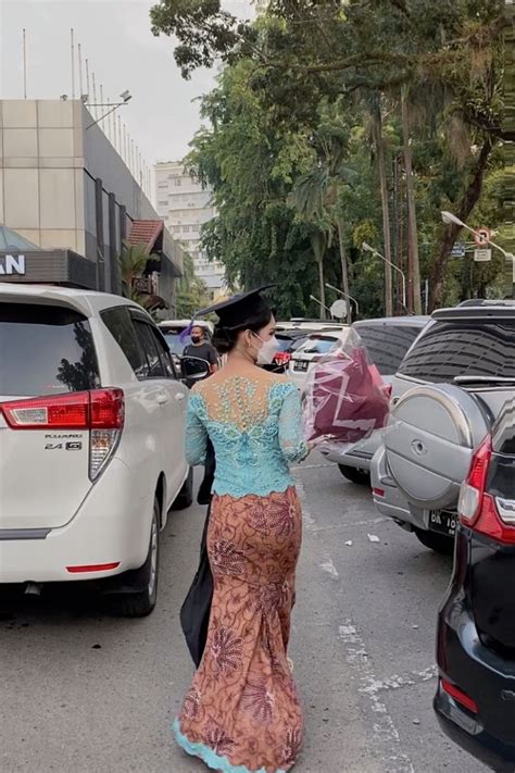 Ide Foto Kebaya Wisuda Kebaya Gaya Pakaian