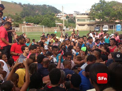 Léo Moura inaugura escolinhas de futebol em Cambuci e na região SF