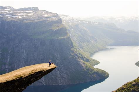 26 Jaw Dropping Pictures Of Trolltunga Norways Legendary Cliff