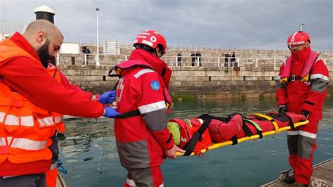 Así se preparan los voluntarios de Cruz Roja del Mar recreando