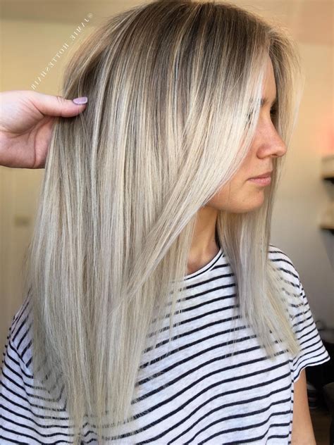 Dazzling Straight Blonde Hair Hair Styles Balayage Hair