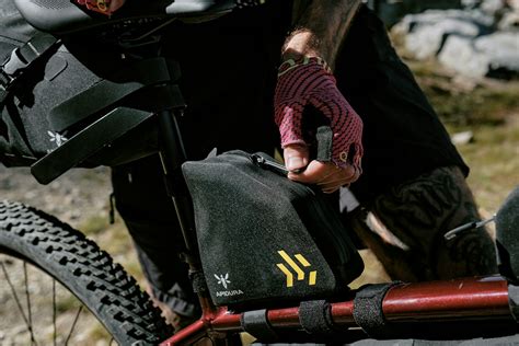 backcountry rear top tube pack  apidura