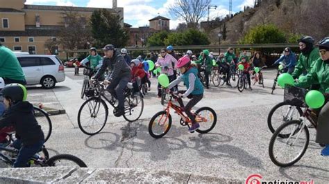 Bicicletada en Valladolid por la matriculación en centros públicos No