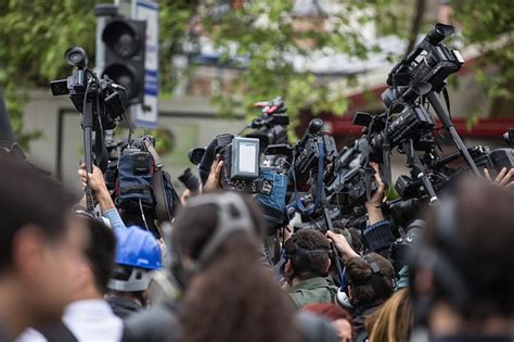 Hal Yang Perlu Diketahui Fresh Graduate Saat Pilih Kerja Jadi Reporter