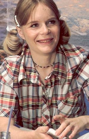 Classic Pussy Porn Photographer Finds Two New Girls And Xxx Dessert