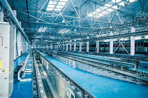 Large Interior Of Factory Building Structure Stock Photo - Download ...