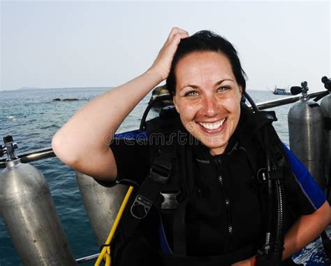 Belle Fille De Plongeur Autonome De Latina Image Stock Image Du Bikini Mode