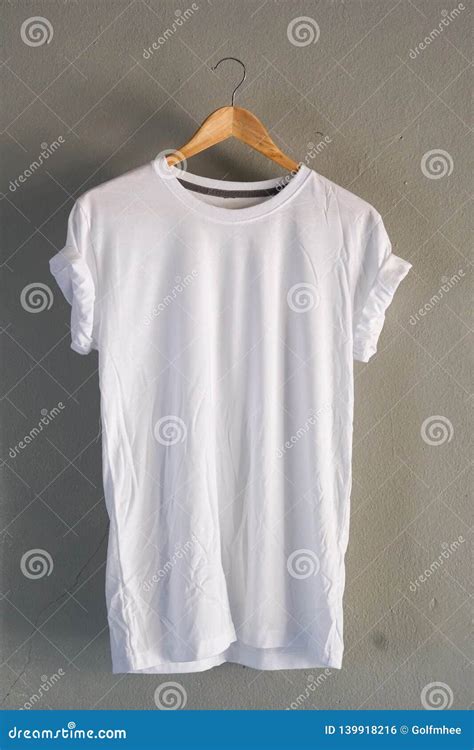 Ropa Blanca De La Camiseta De Algod N Del Doblez Retro Falsa Encima De