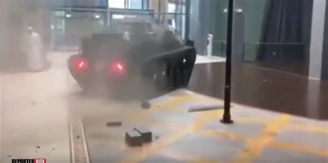 Y Si Metemos Un Tanque De Guerra A Un Centro Comercial S As Se