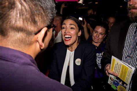 Quién es Alexandria Ocasio Cortez la joven latina que ganó por sorpresa la interna demócrata en