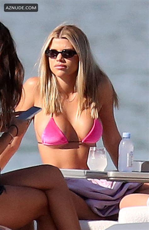 Sofia Richie Shows Off Her Voluptuous Curves In A Hot Pink Bikini As She Takes A Ride On A Yacht