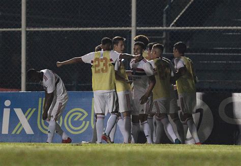 Embalado e apoio da torcida São Paulo encara o Palmeiras pela semi