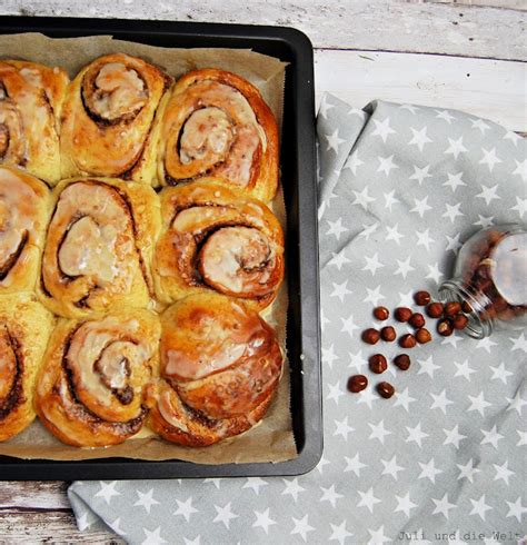 Zimt Haselnuss Schnecken Vom Blech Mit Pumpkin Spice Guss Cinnamon