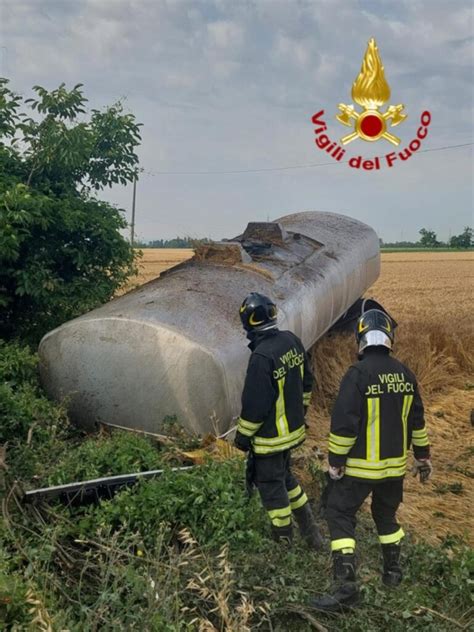 Sale Coinvolto In Un Incidente Un Mezzo Che Trasportava Liquido