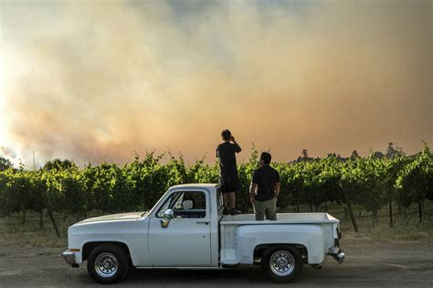 Hundreds Battle Sonoma County Fire As Evacuation Orders Remain In Place