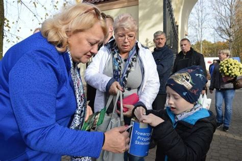 Nie będzie kwesty na cmentarzach w Skierniewicach ZDJĘCIA