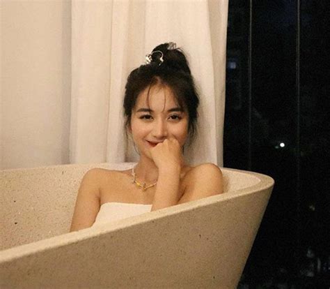 Hot girl ăn vụng gây sốt mạng xã hội nhờ vẻ đẹp trong trẻo như ngọc nữ Titanic Nơi mọi thứ