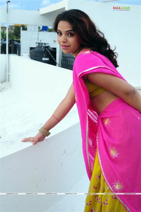 Rekha Sri Hot Navel Show Kannada Hot Actress