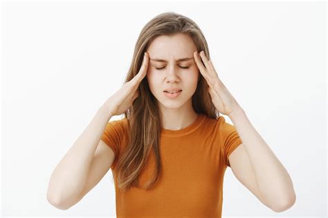 गर्मी में बार बार क्यों बढ़ जाता है माइग्रेन का दर्द Why Migraine