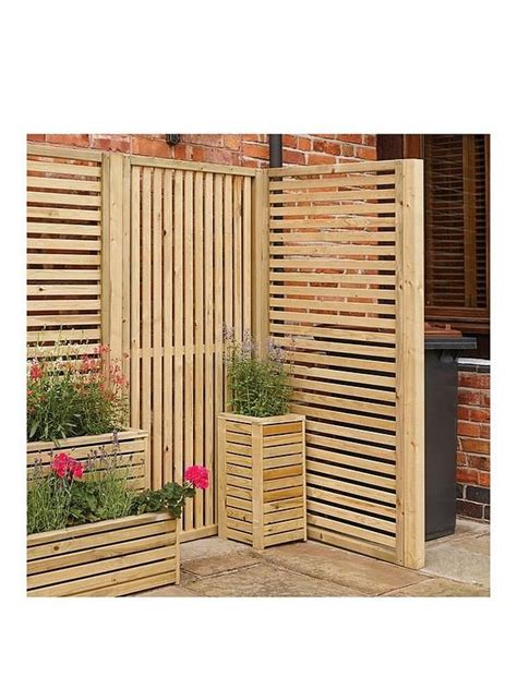 Personalise Your Outdoor Space With These Rowlinson Horizontal Slat