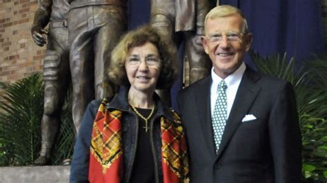 Remembering Beth Holtz, The Wife Of Former Notre Dame Fighting Irish ...