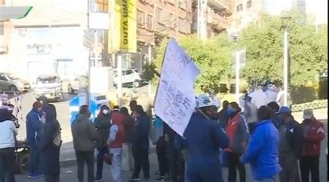 Choferes Marchan En La Paz Piden Aumento De Pasajes En 0 50 Centavos