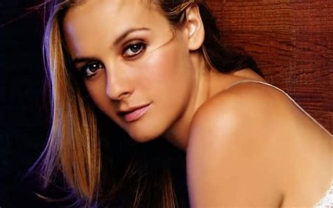 2560x1600 Resolution Alicia Silverstone Closeup Hd Pics 2560x1600