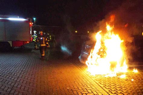 Drei PKW Brände innerhalb von 30 Minuten im Stadtgebiet aktualisiert