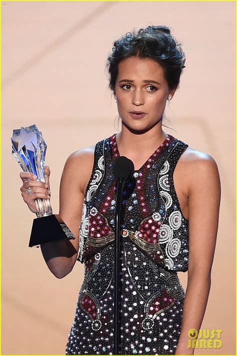 Alicia Vikander Wins Best Supporting Actress At Critics Choice Awards