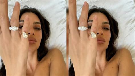 Emily Ratajkowski Trasforma Lanello Di Fidanzamento In Due Anelli Di