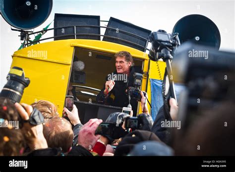 David hasselhoff berlin wall hi-res stock photography and images - Alamy