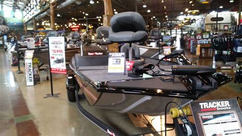 Bass Pro Shops Tracker Boat Center - 2501 Bass Pro Dr, Grapevine, TX ...