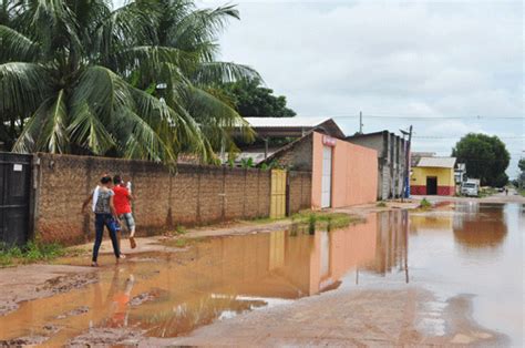 Moradores Cobram Solu O Para Lagoa De Lama Formada Na Rua Folh Bv