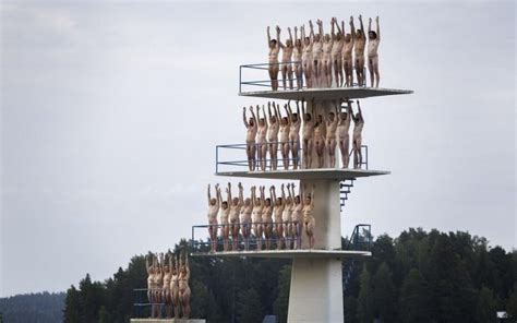 1000 personnes posent nues pour Spencer tunick à Kuopio en Finlande