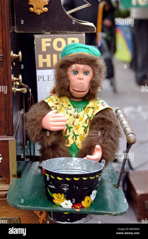 Organ Grinders Monkey Hi Res Stock Photography And Images Alamy