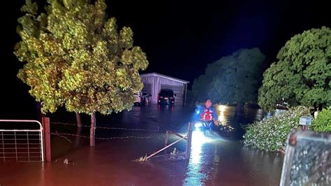 Nsw Floods Hundreds Rescued From Rooftops In Eugowra Wyangala Dam