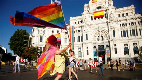 Marcha Del Orgullo Gay En Madrid Dw
