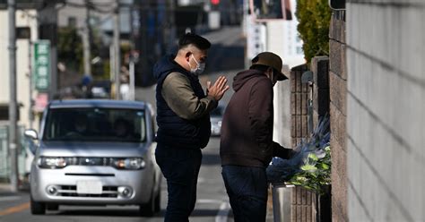 堺4人死傷のひき逃げ容疑者を逮捕 現場で手を合わせる人も 写真特集18 毎日新聞