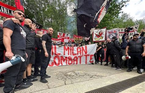 I Tifosi A Milanello Ci Credono E Caricano La Squadra Noi Vogliamo