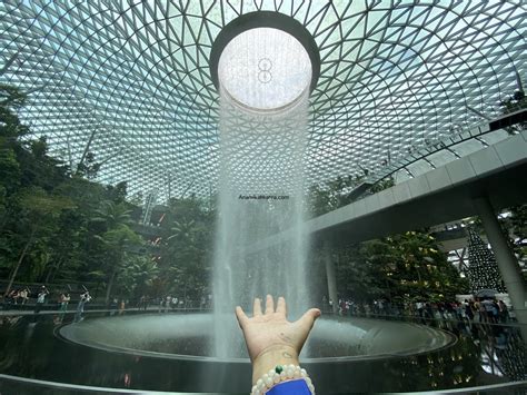 Singapore Changi Airport World S Best Airport That Has A Waterfall