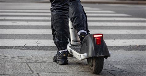 Botte E Minacce Con Un Coltello Per Rubare Il Monopattino