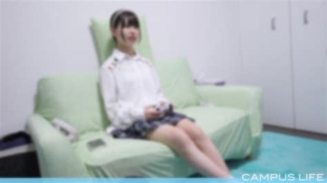 カレンちゃんがゲームやっている間に先生がトレイに行ったらカレンちゃんが不思議行動！？【4k 30p 17mbps】 Campus Life