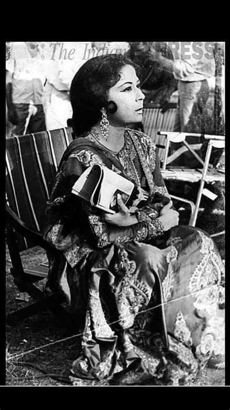 On the sets of Pakeezah