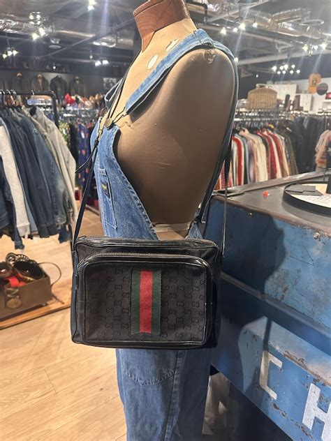 Gucci Authentic Vintage Black Crossbody Bag Gem