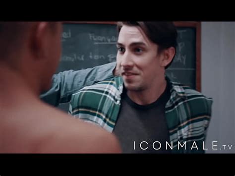 Me Desnudo En Clase Y Acabo Haciendo Un Trio Con El Profesor XVIDEOS